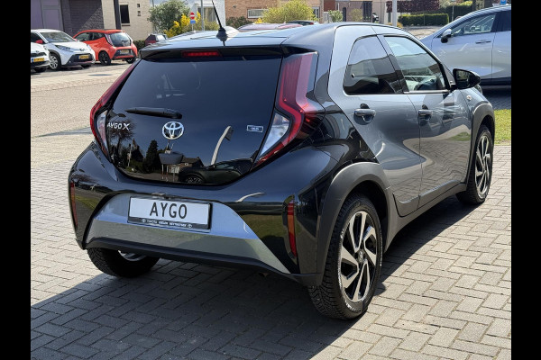 Toyota Aygo X 1.0 VVT-i S-CVT Automaat Pulse Bi-Tone | Stoelverwarming, Airconditioning, 17 inch, CarPlay, Adaptive cruise control