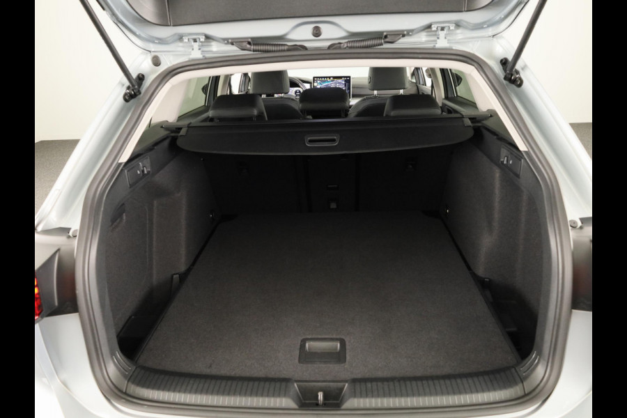 Volkswagen Golf variant Life Business 1.5 TSI 85 kW / 116 pk Variant 6 ver | Navigatie | Stoelverwarming | Carplay & Android auto | Parkeersensoren | Ergo stoelen |