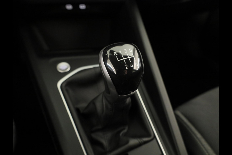 Volkswagen Golf variant Life Business 1.5 TSI 85 kW / 116 pk Variant 6 ver | Navigatie | Stoelverwarming | Carplay & Android auto | Parkeersensoren | Ergo stoelen |