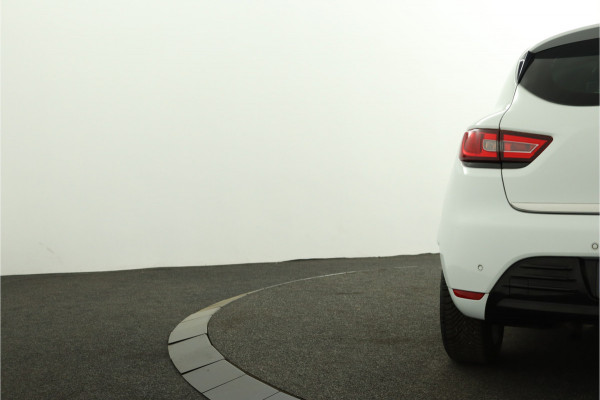 Renault Clio 0.9 TCe Limited Airco - Apple Carplay/Android Auto - Cruise Control - Keyless Entry - Navigatie - Virena Verzekerheids €895,-