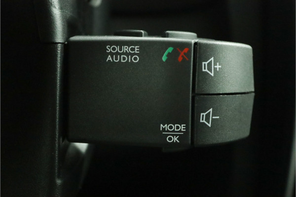 Renault Clio 0.9 TCe Limited Airco - Apple Carplay/Android Auto - Cruise Control - Keyless Entry - Navigatie - Virena Verzekerheids €895,-