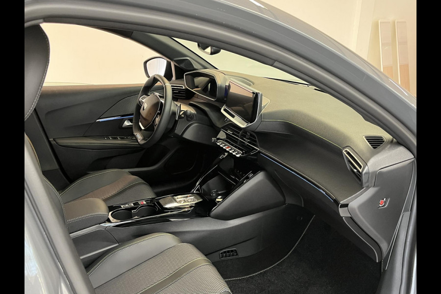 Peugeot 208 1.2 Hybrid 110 e-DCS6 GT Vision en navigation pack, Drive assist plus pack, Gris Selenium metaallak.