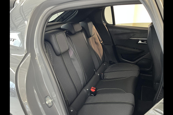 Peugeot 208 1.2 Hybrid 110 e-DCS6 GT Vision en navigation pack, Drive assist plus pack, Gris Selenium metaallak.