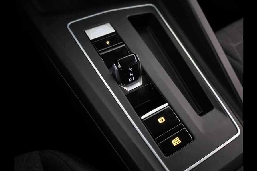 Volkswagen Golf 1.5 eHybrid Life Edition | Achteruitrijcamera | Navigatie | Carplay & Android Auto |