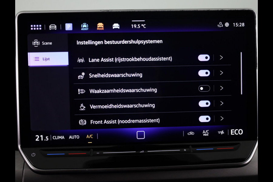 Volkswagen Golf 1.5 eHybrid Life Edition | Achteruitrijcamera | Navigatie | Carplay & Android Auto |