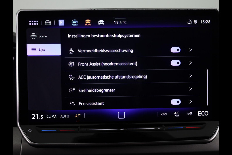 Volkswagen Golf 1.5 eHybrid Life Edition | Achteruitrijcamera | Navigatie | Carplay & Android Auto |