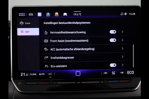 Volkswagen Golf 1.5 eHybrid Life Edition | Achteruitrijcamera | Navigatie | Carplay & Android Auto |