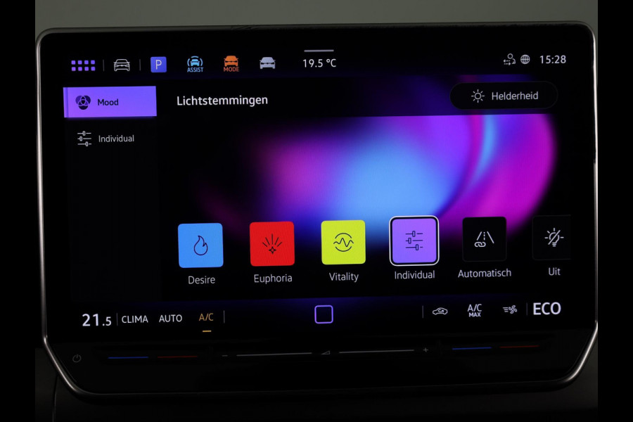 Volkswagen Golf 1.5 eHybrid Life Edition | Achteruitrijcamera | Navigatie | Carplay & Android Auto |