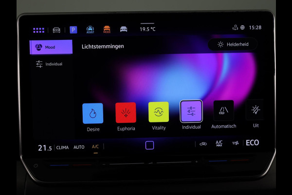 Volkswagen Golf 1.5 eHybrid Life Edition | Achteruitrijcamera | Navigatie | Carplay & Android Auto |