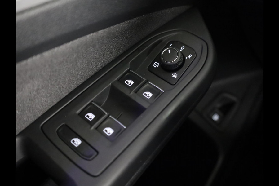 Volkswagen Golf 1.5 eHybrid Life Edition | Achteruitrijcamera | Navigatie | Carplay & Android Auto |