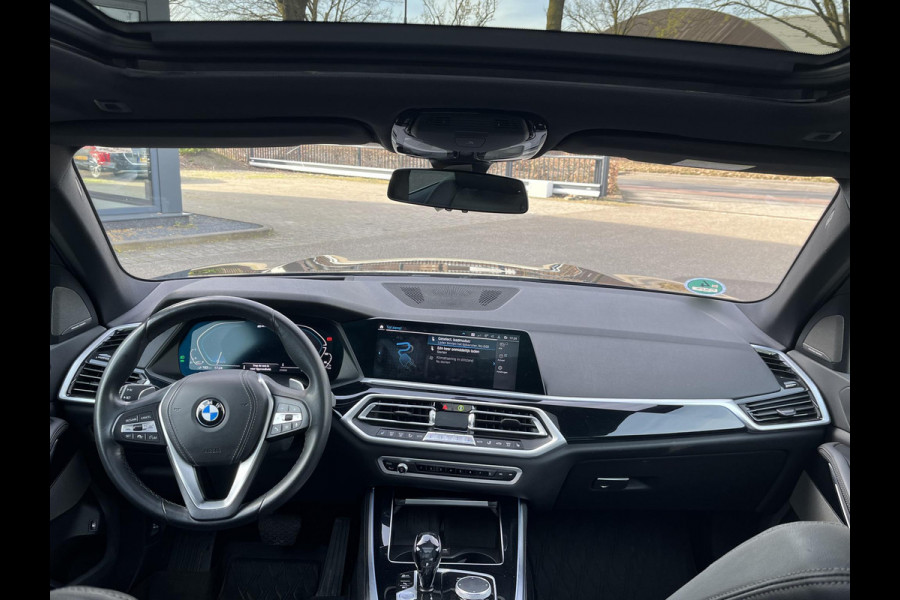 BMW X5 xDrive45e High Executive HARMAN KARDON| ELEK. TREKHAAK|ELEK. SCHUIF/ KANTELDAK| ACHTERBANK VERWARMING| HEAD-UP DISPLAY| DODE HOEK SENSOR| CAMERA| ACHTERAS BESTURING