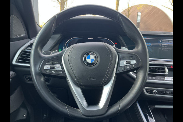 BMW X5 xDrive45e High Executive HARMAN KARDON| ELEK. TREKHAAK|ELEK. SCHUIF/ KANTELDAK| ACHTERBANK VERWARMING| HEAD-UP DISPLAY| DODE HOEK SENSOR| CAMERA| ACHTERAS BESTURING