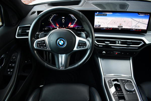 BMW 3-serie 330e xDrive M-Sport Pro Pano M-zetels ACC HUD 19inch El-klep