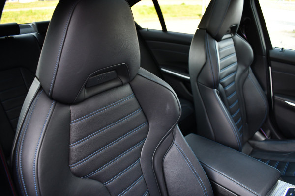 BMW 3-serie 330e xDrive M-Sport Pro Pano M-zetels ACC HUD 19inch El-klep