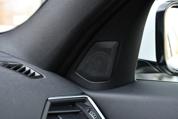 BMW 3-serie 330e xDrive M-Sport Pro Pano M-zetels ACC HUD 19inch El-klep