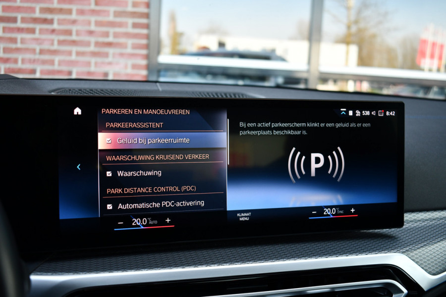 BMW 3-serie 330e xDrive M-Sport Pro Pano M-zetels ACC HUD 19inch El-klep