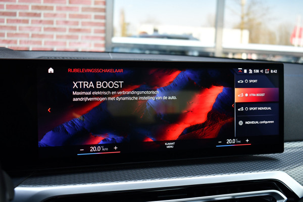 BMW 3-serie 330e xDrive M-Sport Pro Pano M-zetels ACC HUD 19inch El-klep