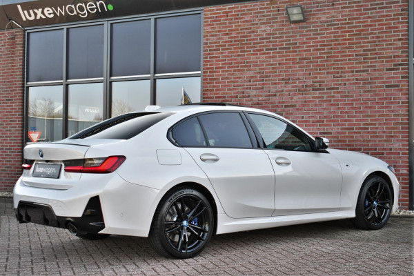 BMW 3-serie 330e xDrive M-Sport Pro Pano M-zetels ACC HUD 19inch El-klep