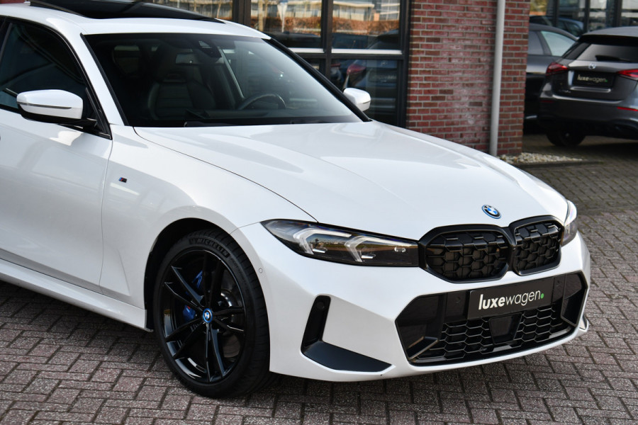 BMW 3-serie 330e xDrive M-Sport Pro Pano M-zetels ACC HUD 19inch El-klep