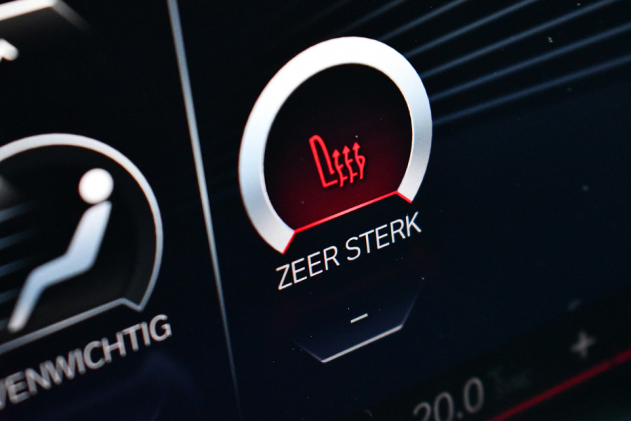 BMW 3-serie 330e xDrive M-Sport Pro Pano M-zetels ACC HUD 19inch El-klep