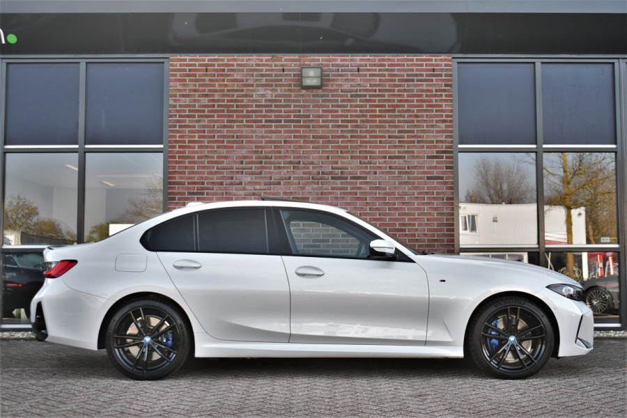 BMW 3-serie 330e xDrive M-Sport Pro Pano M-zetels ACC HUD 19inch El-klep