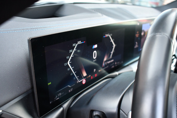 BMW 3-serie 330e xDrive M-Sport Pro Pano M-zetels ACC HUD 19inch El-klep