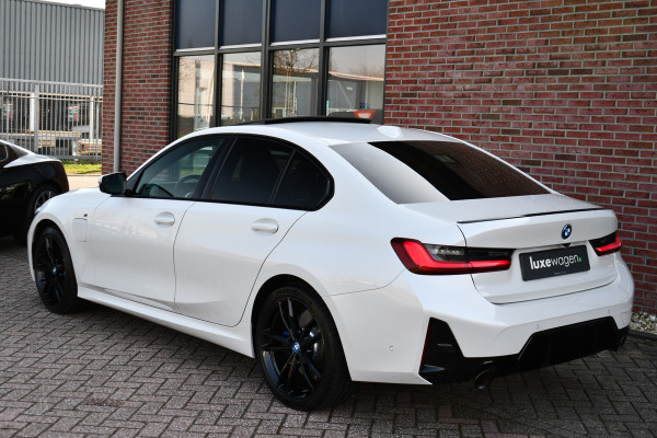 BMW 3-serie 330e xDrive M-Sport Pro Pano M-zetels ACC HUD 19inch El-klep