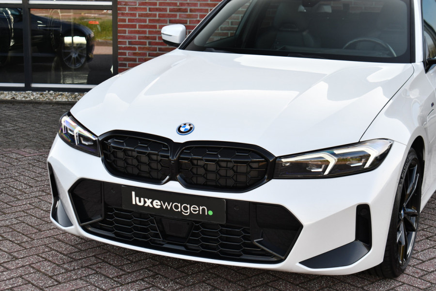 BMW 3-serie 330e xDrive M-Sport Pro Pano M-zetels ACC HUD 19inch El-klep