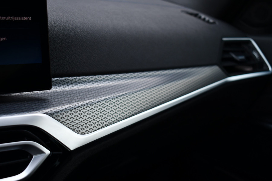 BMW 3-serie 330e xDrive M-Sport Pro Pano M-zetels ACC HUD 19inch El-klep