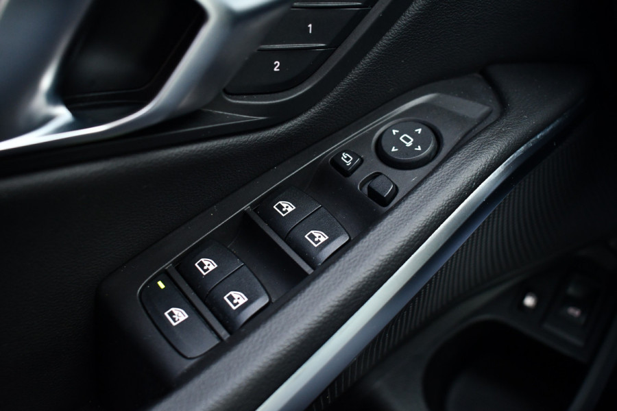 BMW 3-serie 330e xDrive M-Sport Pro Pano M-zetels ACC HUD 19inch El-klep