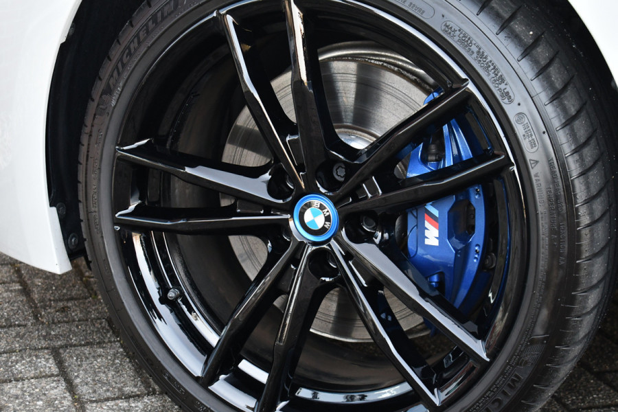 BMW 3-serie 330e xDrive M-Sport Pro Pano M-zetels ACC HUD 19inch El-klep