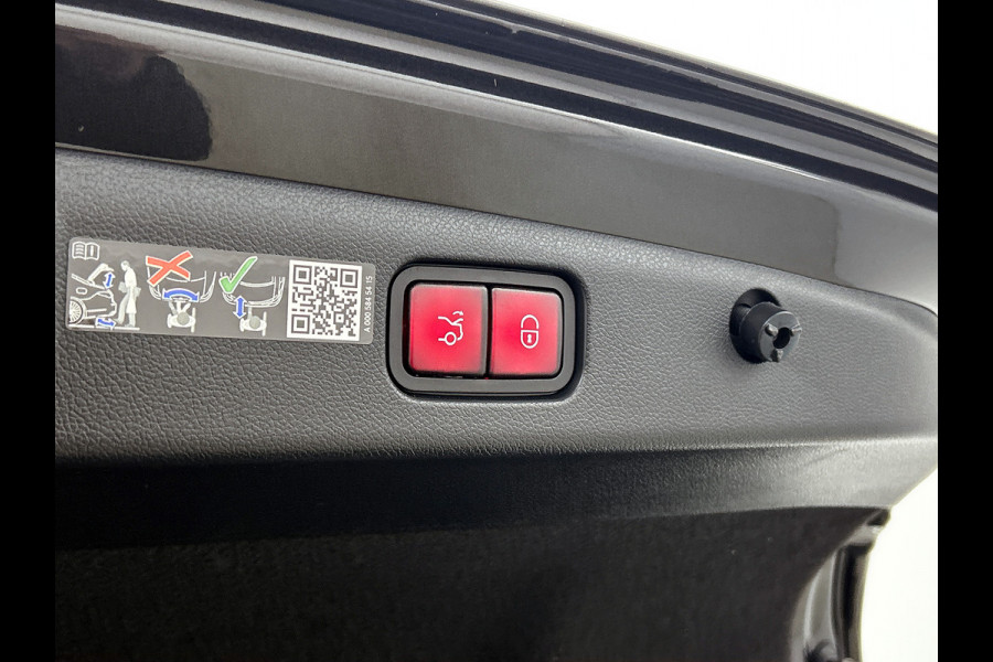 Mercedes-Benz E-Klasse AMG 53 4MATIC+ / NL Auto / Luchtvering (AMG RIDE CONTROL) / Panoramadak / Night Pakket / MBUX Superscreen / Achterasbesturing / Burmester / Plug-in hybride / Elektrisch rijbereik tot ca. 100 km /