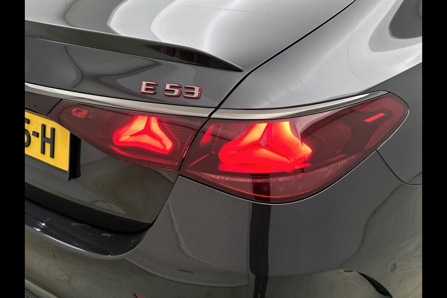 Mercedes-Benz E-Klasse AMG 53 4MATIC+ / NL Auto / Luchtvering (AMG RIDE CONTROL) / Panoramadak / Night Pakket / MBUX Superscreen / Achterasbesturing / Burmester / Plug-in hybride / Elektrisch rijbereik tot ca. 100 km /