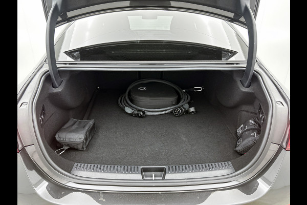 Mercedes-Benz E-Klasse AMG 53 4MATIC+ / NL Auto / Luchtvering (AMG RIDE CONTROL) / Panoramadak / Night Pakket / MBUX Superscreen / Achterasbesturing / Burmester / Plug-in hybride / Elektrisch rijbereik tot ca. 100 km /