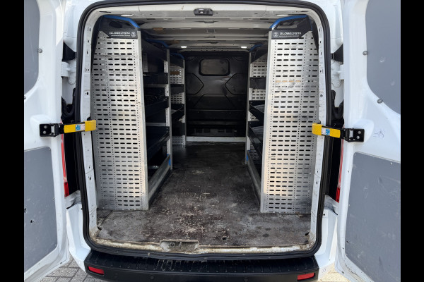 Ford Transit Custom 300 2.0 TDCI 130pk L2H1 Trend / vaste prijs rijklaar € 17.950 ex btw / ingerichte laadruimte / euro 6 / bpm vrij / trekhaak 2800 kg / airco / cruise / navigatie / camera !