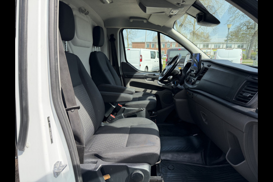 Ford Transit Custom 300 2.0 TDCI 130pk L2H1 Trend / vaste prijs rijklaar € 17.950 ex btw / ingerichte laadruimte / euro 6 / bpm vrij / trekhaak 2800 kg / airco / cruise / navigatie / camera !