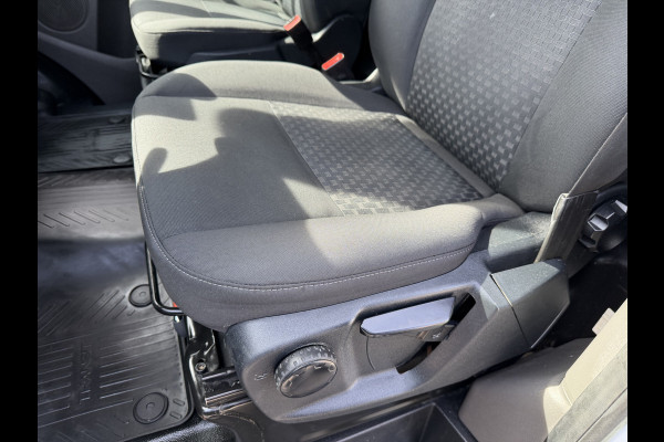 Ford Transit Custom 300 2.0 TDCI 130pk L2H1 Trend / vaste prijs rijklaar € 17.950 ex btw / ingerichte laadruimte / euro 6 / bpm vrij / trekhaak 2800 kg / airco / cruise / navigatie / camera !