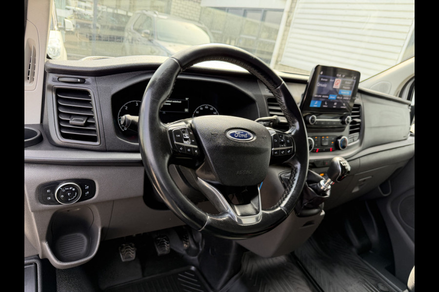 Ford Transit Custom 300 2.0 TDCI 130pk L2H1 Trend / vaste prijs rijklaar € 17.950 ex btw / ingerichte laadruimte / euro 6 / bpm vrij / trekhaak 2800 kg / airco / cruise / navigatie / camera !