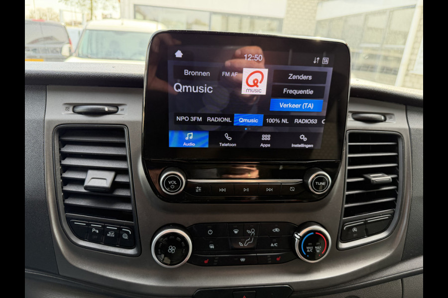 Ford Transit Custom 300 2.0 TDCI 130pk L2H1 Trend / vaste prijs rijklaar € 17.950 ex btw / ingerichte laadruimte / euro 6 / bpm vrij / trekhaak 2800 kg / airco / cruise / navigatie / camera !