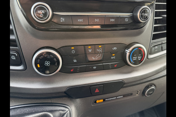 Ford Transit Custom 300 2.0 TDCI 130pk L2H1 Trend / vaste prijs rijklaar € 17.950 ex btw / ingerichte laadruimte / euro 6 / bpm vrij / trekhaak 2800 kg / airco / cruise / navigatie / camera !