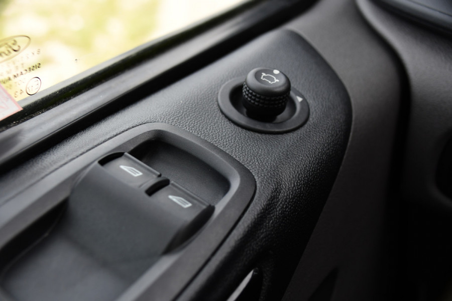 Ford Transit Custom 2.0 TDCI L1H1 Sport Edition Camera, Cruise, Carplay, 130pk, Sensoren, Trekhaak, Leder, LED, 2 x Schuifdeur, Stoelverwarming, Uniek!