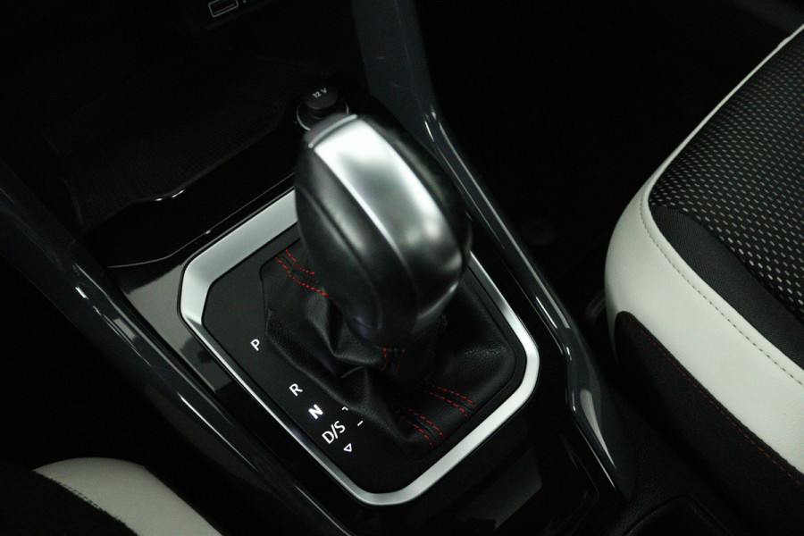 Volkswagen T-Roc 1.5 TSI Sport Business R (PANORAMADAK, STOELVERWARMING, CAMERA, BEATS AUDIO, DIGITALE COCKPIT)