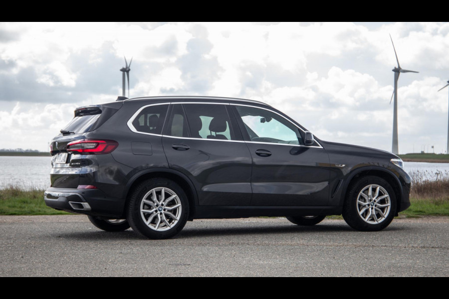BMW X5 xDrive45e High Executive CARPLAY / CAMERA / DEALER ONDERHOUDEN / BRUIN LEER / STOELVERWARMING