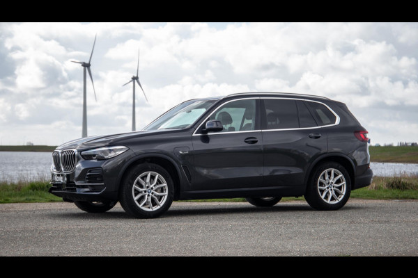 BMW X5 xDrive45e High Executive CARPLAY / CAMERA / DEALER ONDERHOUDEN / BRUIN LEER / STOELVERWARMING