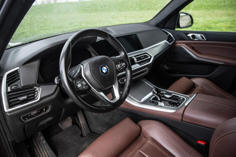 BMW X5 xDrive45e High Executive CARPLAY / CAMERA / DEALER ONDERHOUDEN / BRUIN LEER / STOELVERWARMING