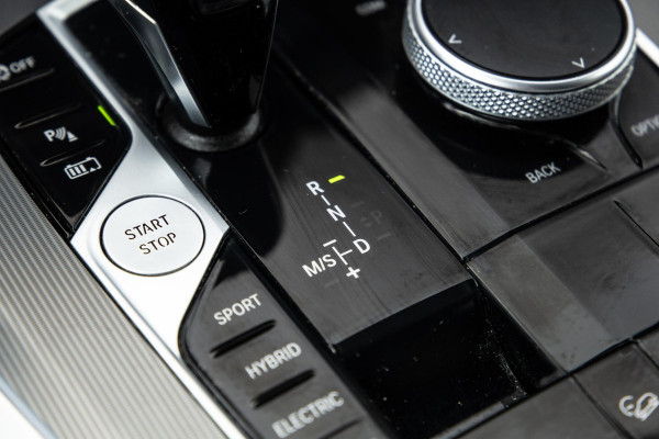 BMW X5 xDrive45e High Executive CARPLAY / CAMERA / DEALER ONDERHOUDEN / BRUIN LEER / STOELVERWARMING