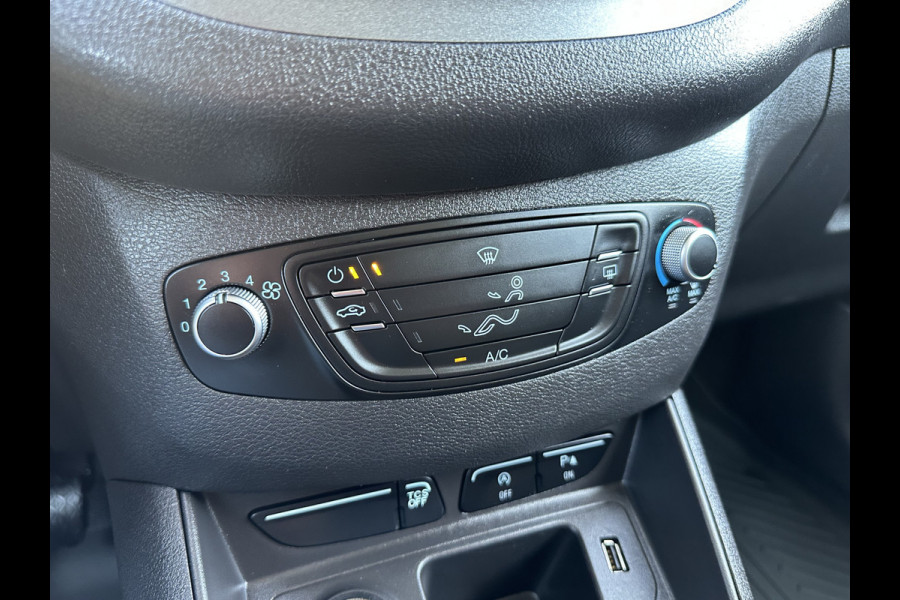 Ford Transit Courier 1.5 TDCI / 1e EIGENAAR / 21.233 KM ! / AIRCO / PDC / NAVIGATIE / DAB