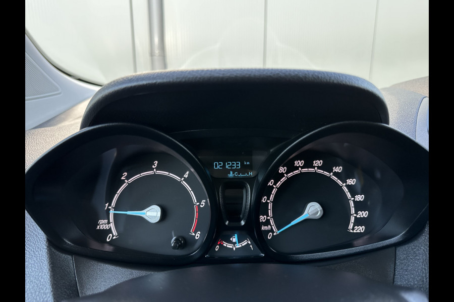 Ford Transit Courier 1.5 TDCI / 1e EIGENAAR / 21.233 KM ! / AIRCO / PDC / NAVIGATIE / DAB