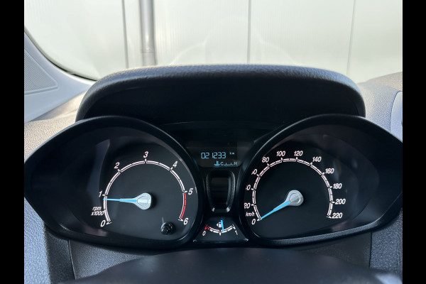 Ford Transit Courier 1.5 TDCI / 1e EIGENAAR / 21.233 KM ! / AIRCO / PDC / NAVIGATIE / DAB