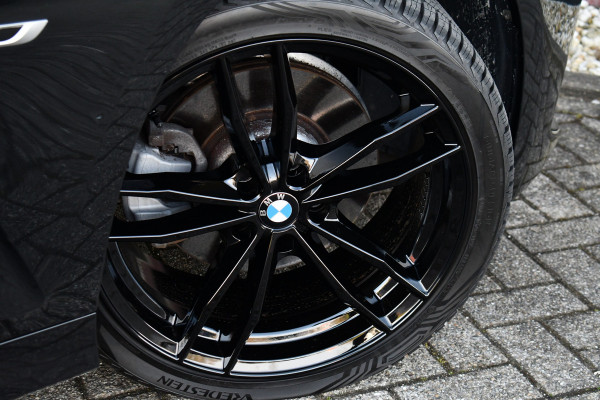 BMW 3 Serie Touring 330e M-Sport Pano ACC Trekhaak H/K HUD 19inch Stuurverw